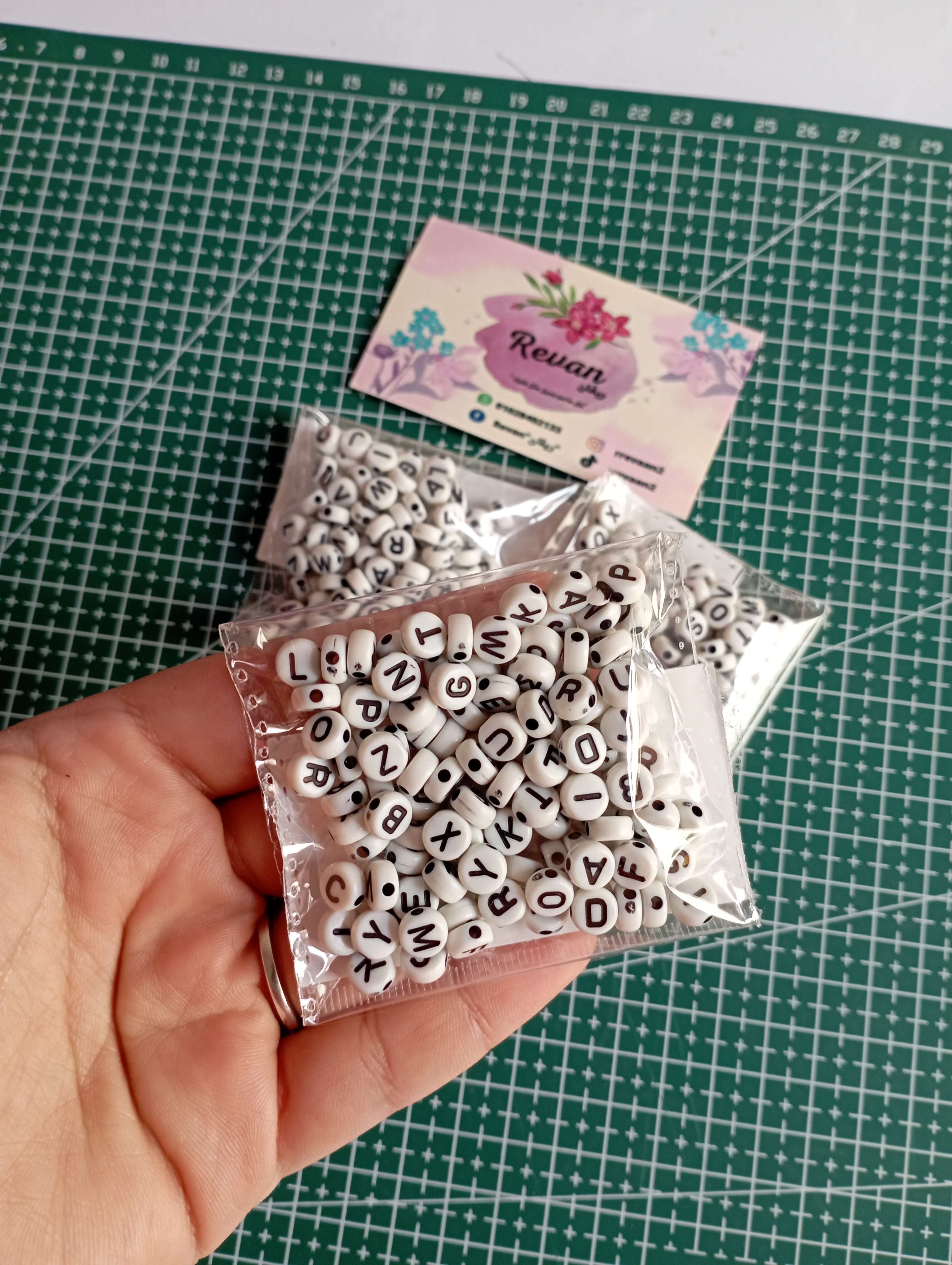 حروف ابيض ف اسود🖤🤍