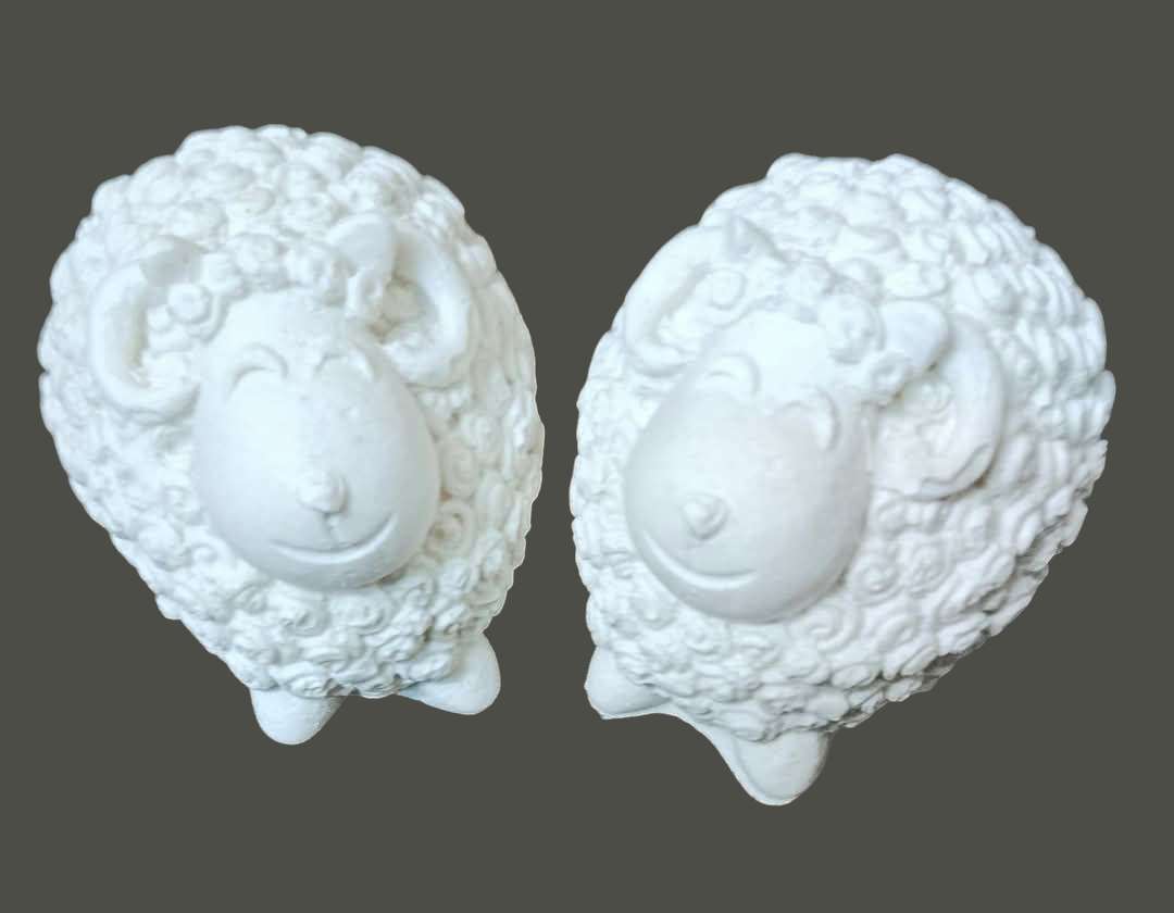 توزيعات العيد خروف ومعاه علبه الوان 6لون مستوردة