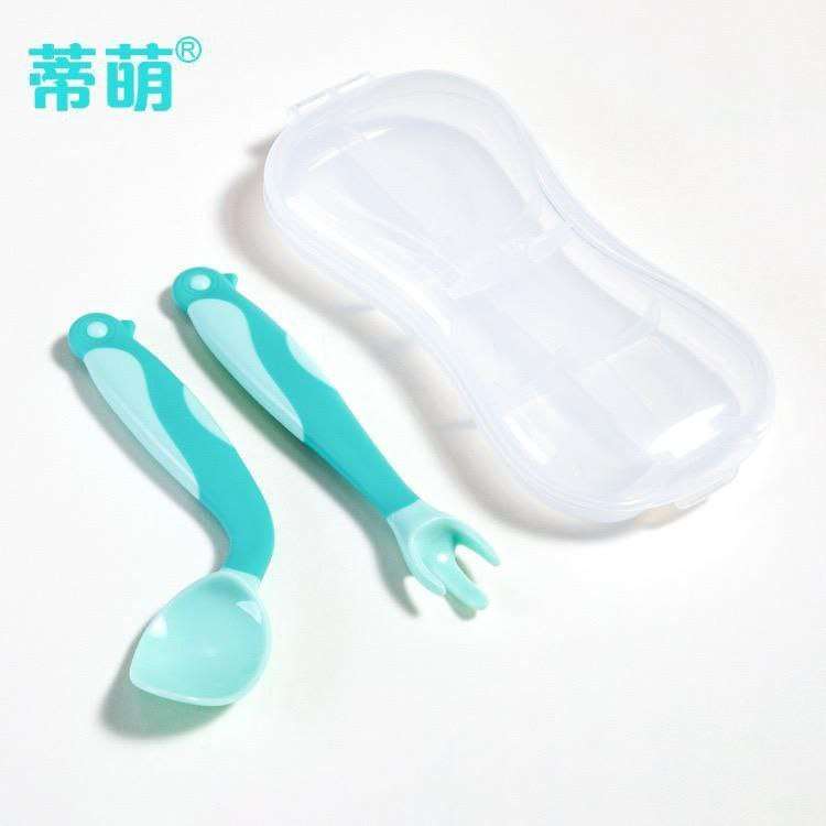 طقم شوكه ومعلقه في علبه 
قابله للحركه و المرونه