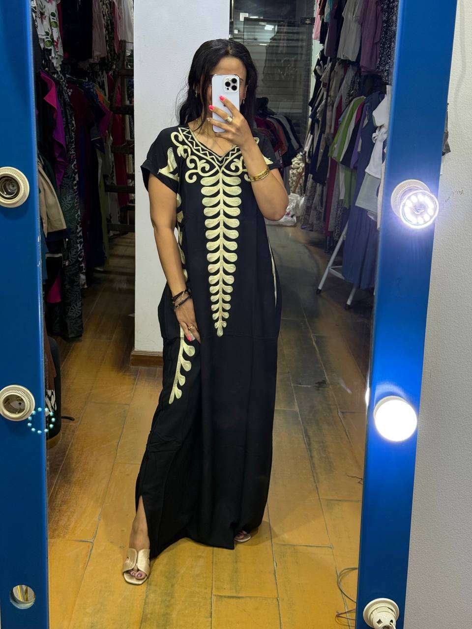 عبايات مطرزه