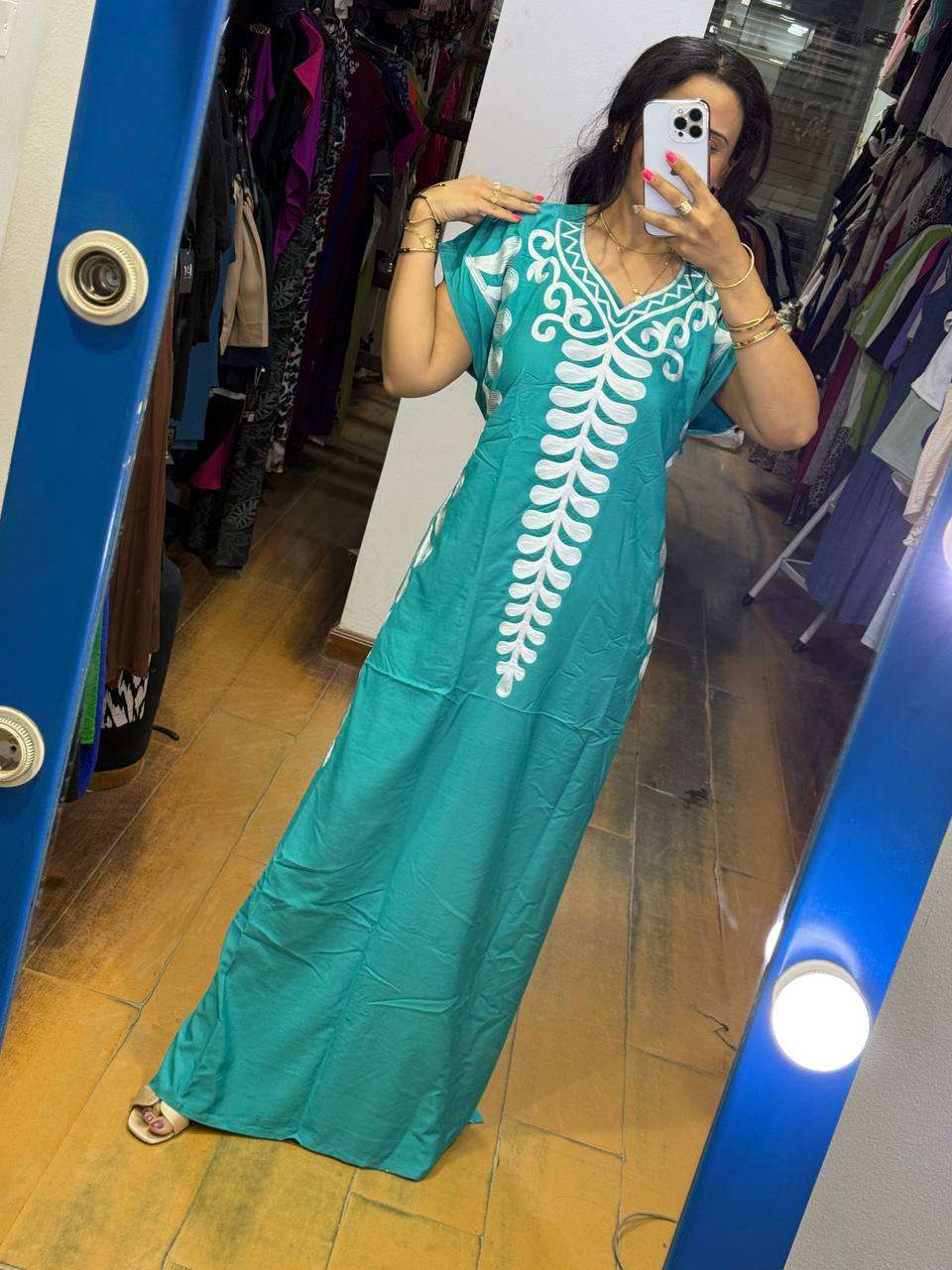 عبايات مطرزه