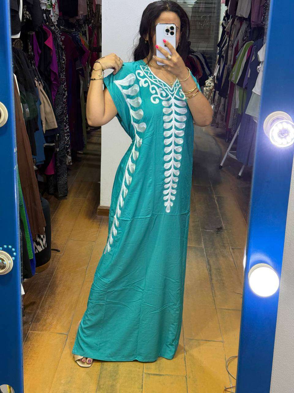 عبايات مطرزه