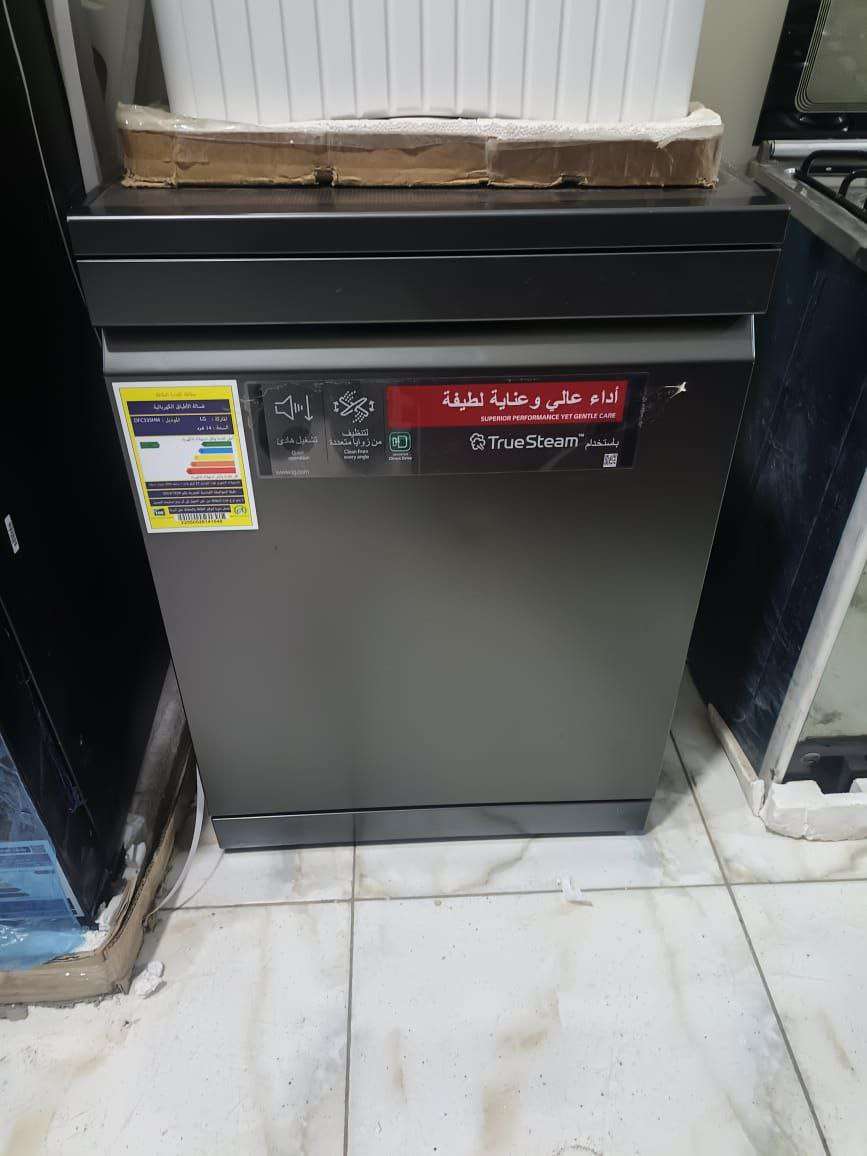 غسالة أطباق LG إنفرتر بالبخار كواد ووش