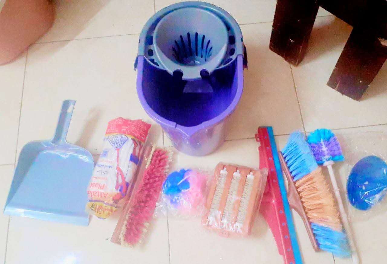 جردل ومعاه ١٠ منتجات ب١٠٠ج