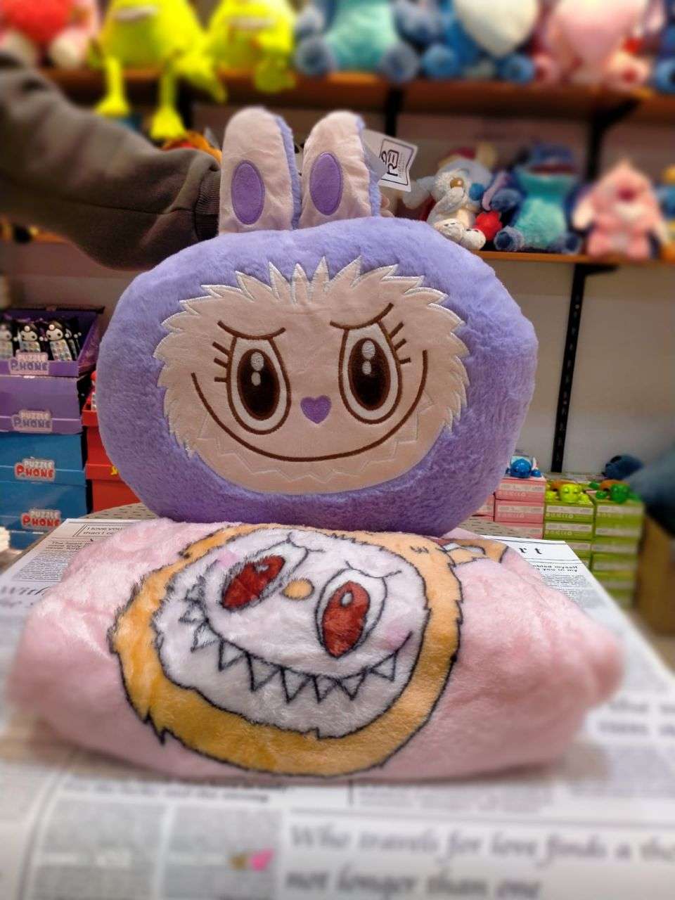 طقم مخدة وبطانية لابوبو البطانية مقاس 160×2 متر