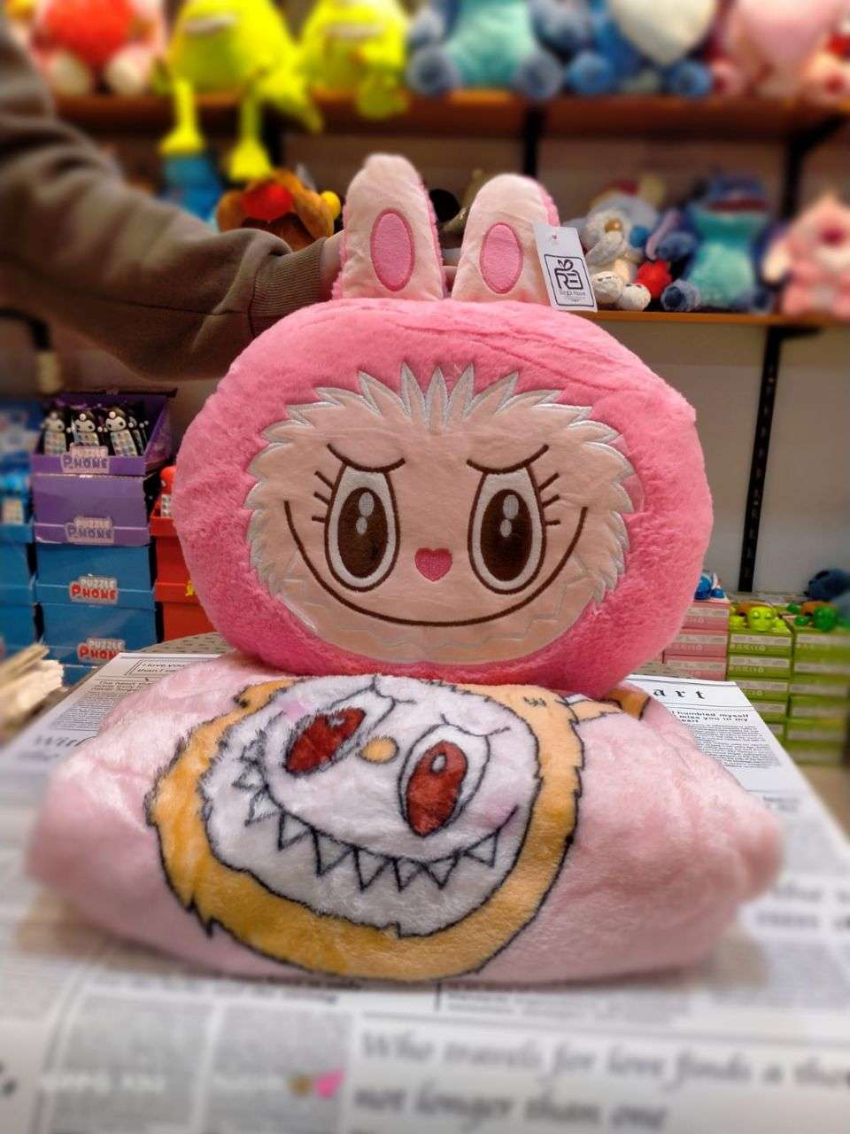 طقم مخدة وبطانية لابوبو البطانية مقاس 160×2 متر